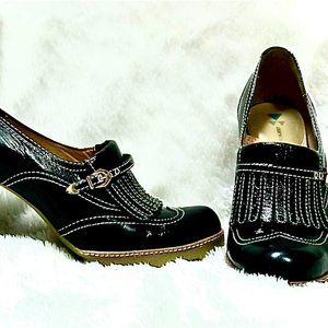 DaniBlack Black Leather Kilty Wingtip Loafer Pump